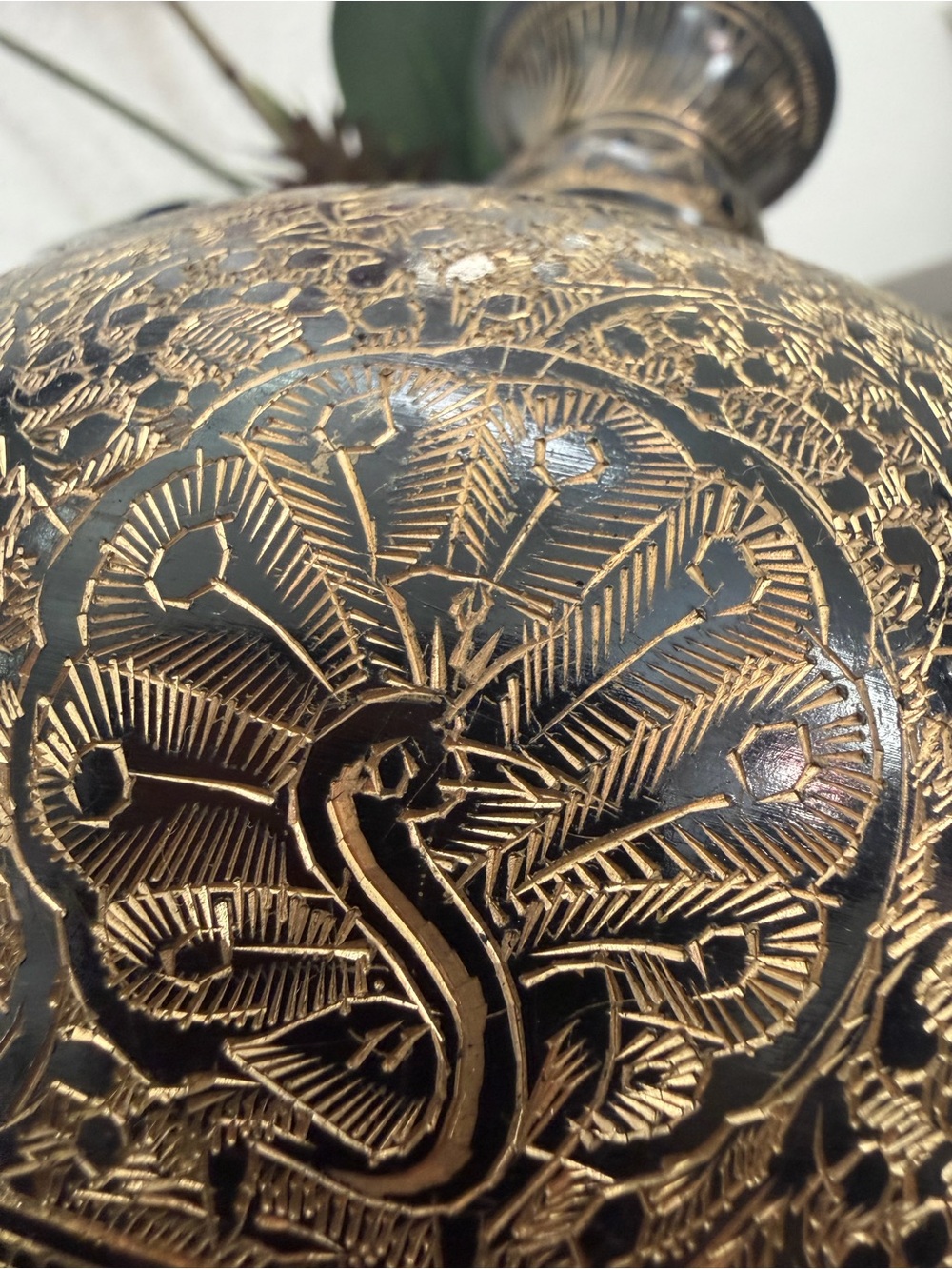 Vintage Indian Hand-Etched Brass & Black Lacquer Peacock Vase - Picture 4 of 6